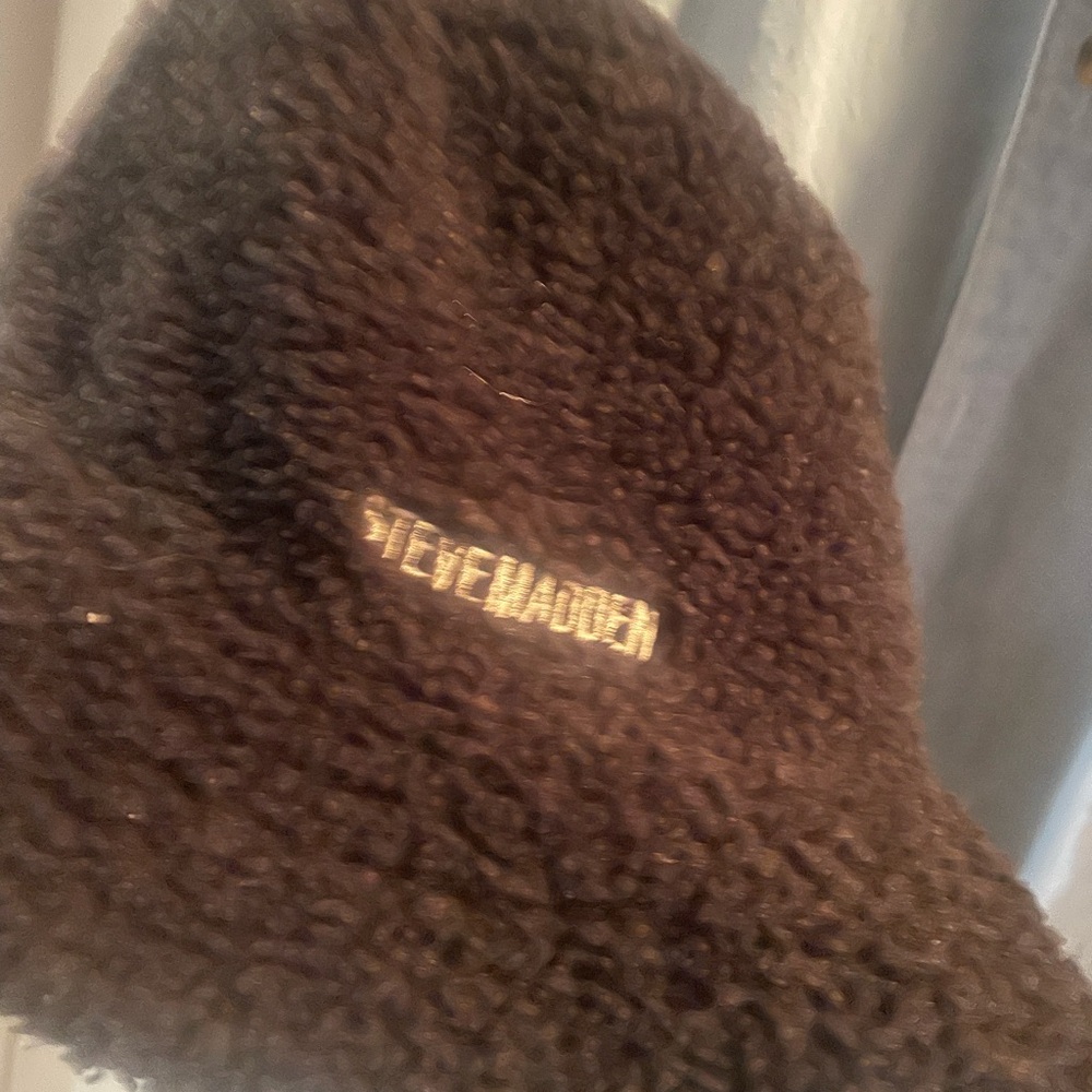 Steve Madden Black Faux Fur Bucket Hat - Picture 4 of 4